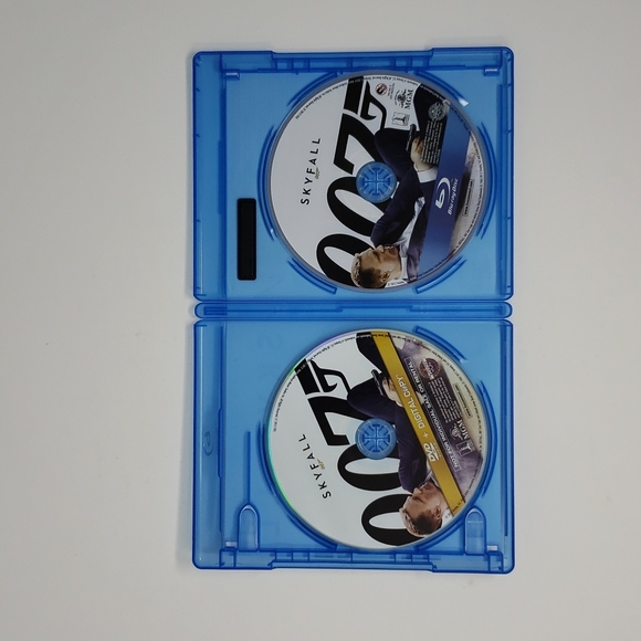 Skyfall 007 Blu-ray DVD - Picture 3 of 5